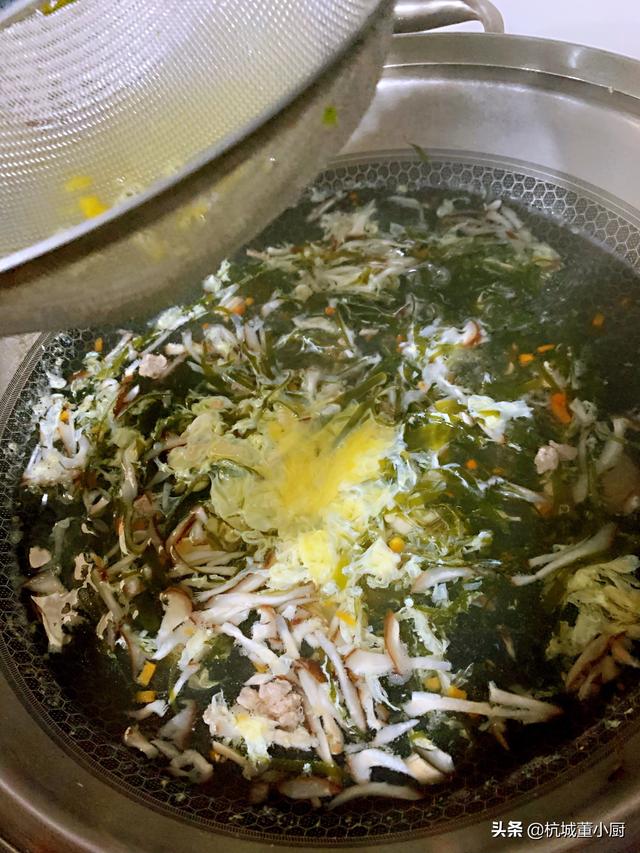 鸡蛋海带汤做法大全家常，海带鸡蛋羹汤鲜味美