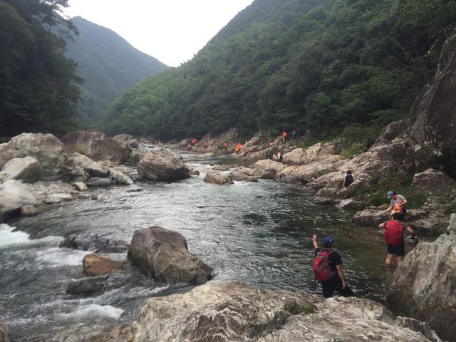 避暑徒步路线推荐，徒步溯溪原生态避暑圣地-浙东大峡谷