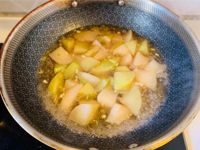 青萝卜的家常做法简单，青萝卜这样做最好吃