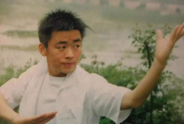 王宝强的成长历程和感情故事，小程序是什么？看完你就懂了