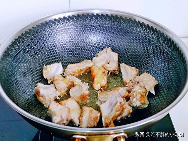 黄豆烧排骨简单做法，这样做的黄豆烧排骨香而不腻