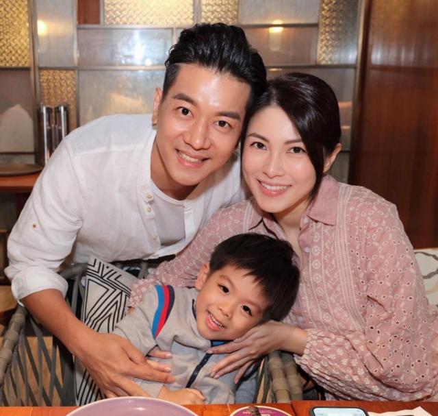 54岁tvb小生近况，54岁TVB肌肉男神晒父子合照