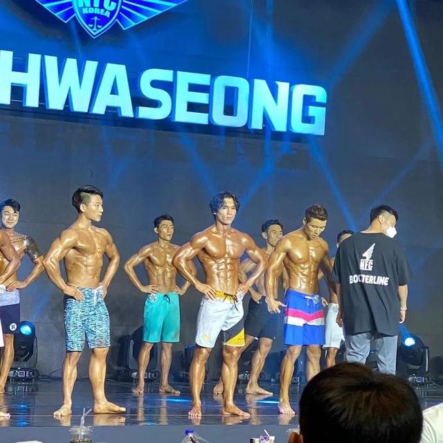 盘点动漫黑发帅哥，海贼王：成功变帅的4个男人