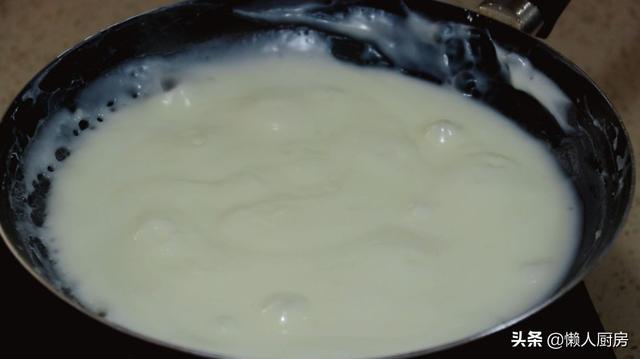 把酸奶包入面團，瞬間變網紅美食，用手撕著吃，還能拉絲 熱愛美食 第5张