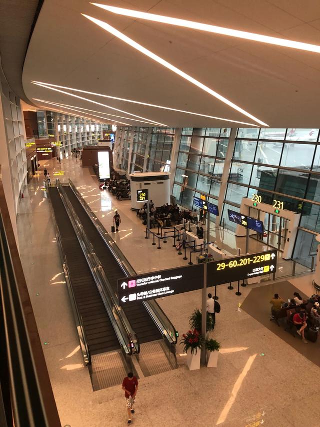 天府国际机场t2航站楼结构图，成都天府国际机场T2航站楼主体封顶