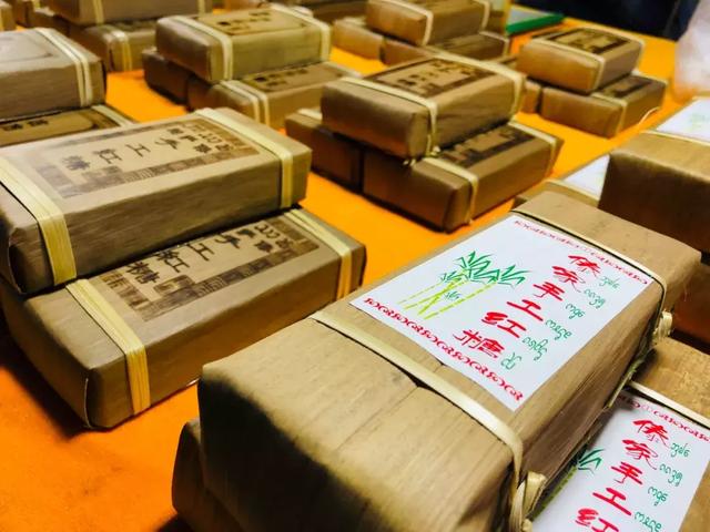 西双版纳江边夜市，西双版纳最火爆的夜市（到西双版纳一定要知道的五件事）