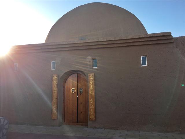 腾格里沙漠旅游攻略，腾格里沙漠腹地的草原奇观