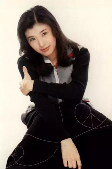 内地90年代最牛女歌手，人物13位红遍内地几十年女歌手现状