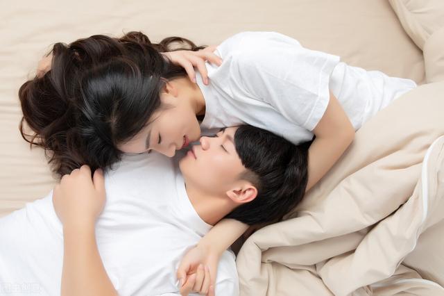 掌握心动密码5种，男生女生接吻心理