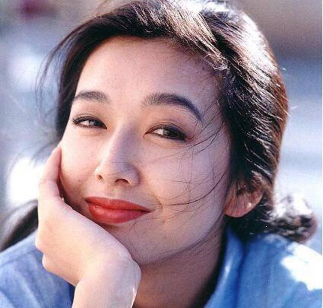 40岁江珊近照，同样51岁的徐帆和江珊