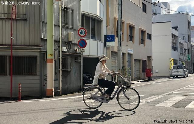 卡地亚戒指官网报价，卡地亚官网戒指love价格表（卡地亚经典戒指款式、卡地亚经典戒指价格）