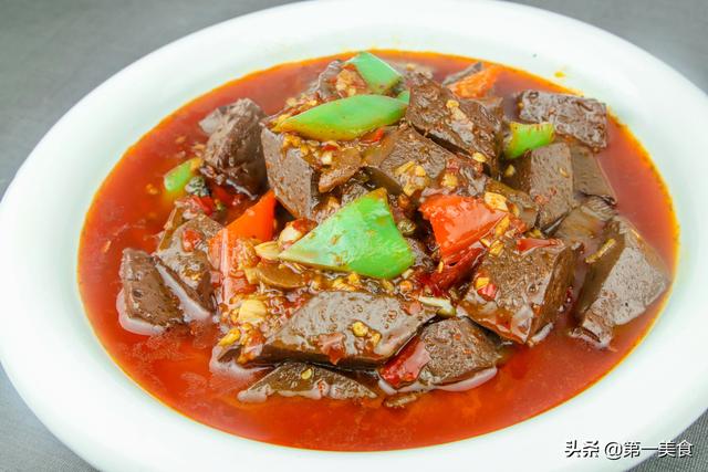 麻辣鸭血的做法，怎样做麻辣鸭血才好吃（鲜香滑嫩不破碎）
