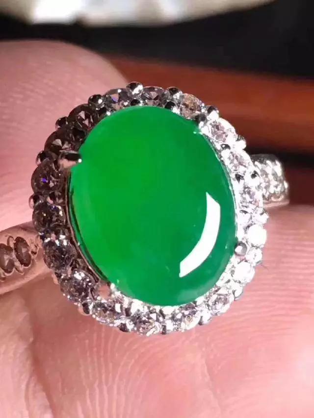 翡翠应该如何挑选好，建议先看完这篇文章