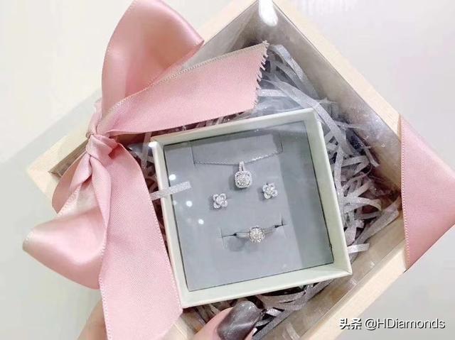 情人节礼物排行榜，情人节礼物排行榜实用大牌（情人节送什么礼物好）