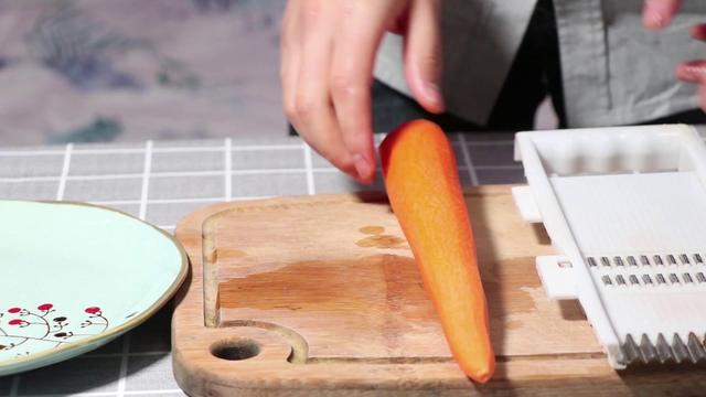 凉拌胡萝卜丝的正确做法，凉拌胡萝卜丝的做法