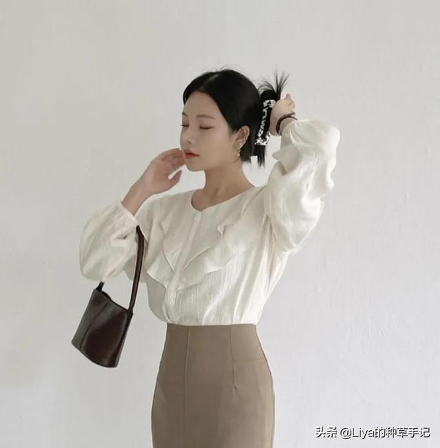 当下流行穿搭风格，打扮得简单干净大气
