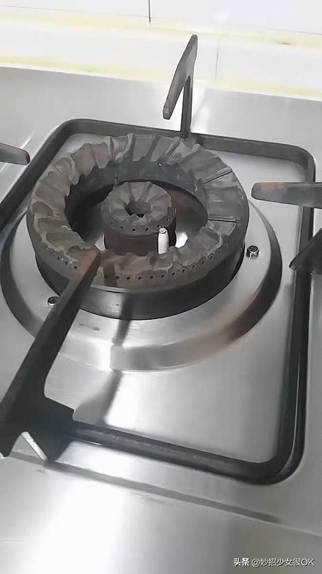 煤气灶打不着火怎么办，煤气灶打不着火怎么办如何修理（动一动这个开关就能解决）