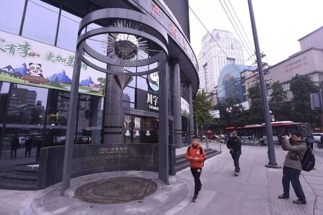 成都天府广场什么时候建成的，到底是不是天府广场