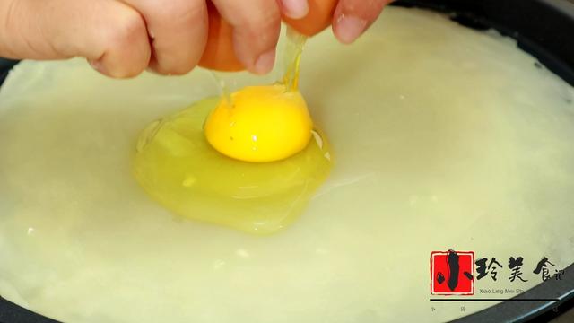 简单的早餐鸡蛋饼的做法，教你做柔软好吃的早餐鸡蛋饼