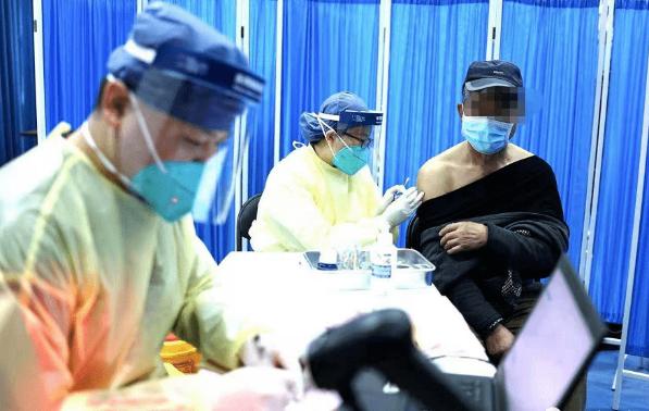 糖尿病老人打胰岛素(糖尿病老人打胰岛素能活多久)