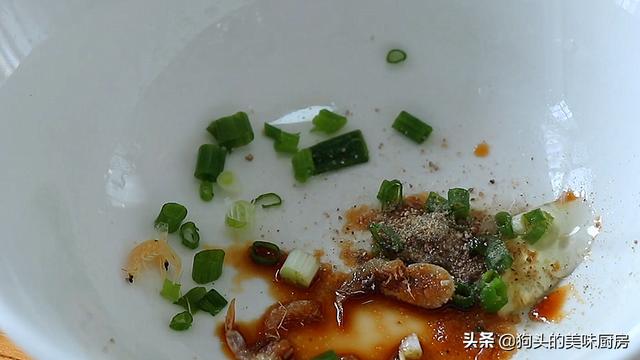 关于馄饨做法及配料最简单教程，鲜肉馄饨这样做调料