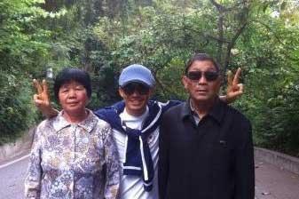 王宝强多少岁了，王宝强的真实来历（素颜出镜似普通路人）