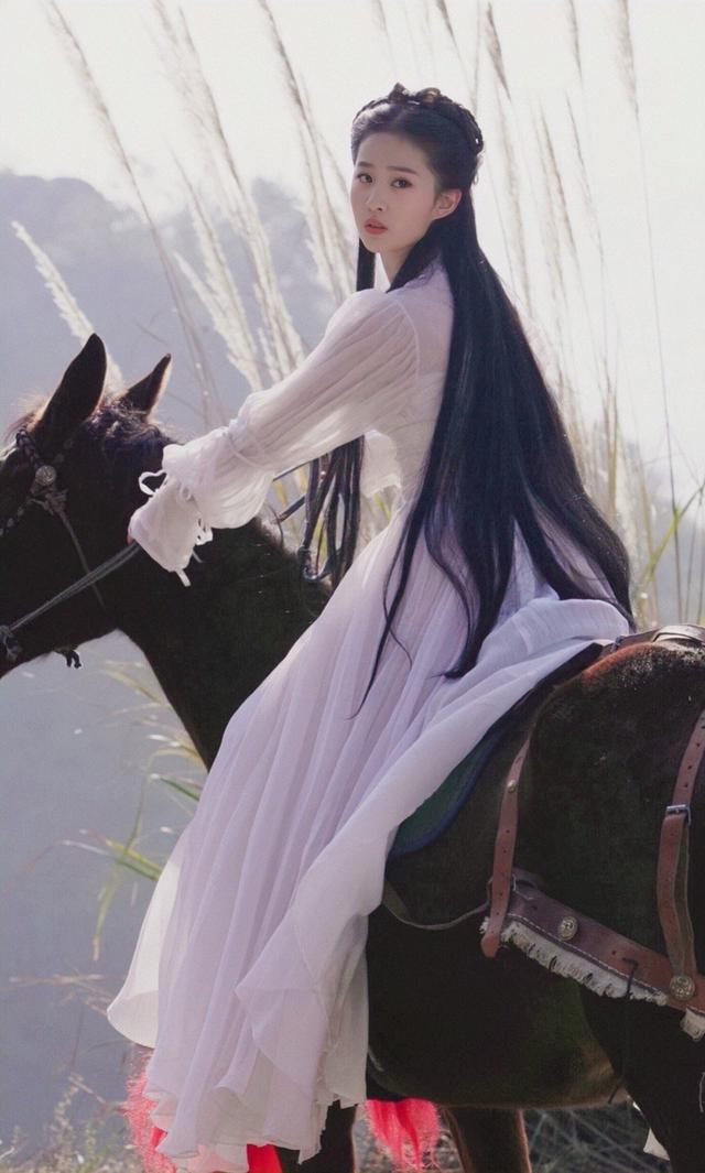 小龙女是谁演的，小龙女都有谁演过（金庸剧4位最美小龙女）