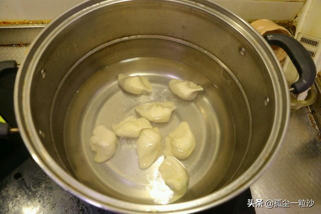 西葫芦鸡蛋饺子，西葫芦鸡蛋饺子的做法大全（2个西葫芦3个鸡蛋）