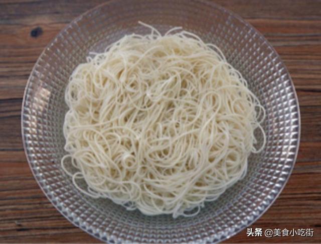 葱油面的家常做法，教你做出吃了心满意足的葱油面（怎么样做葱油面好吃）