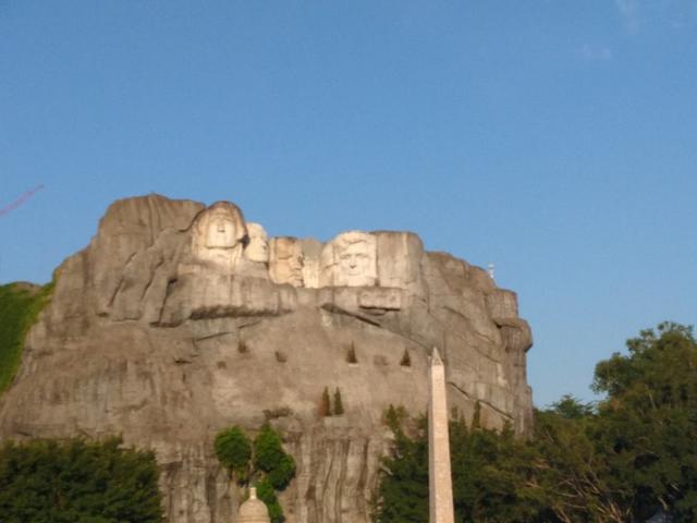 深圳世界之窗晚上有什么看点，最好的风景在门口
