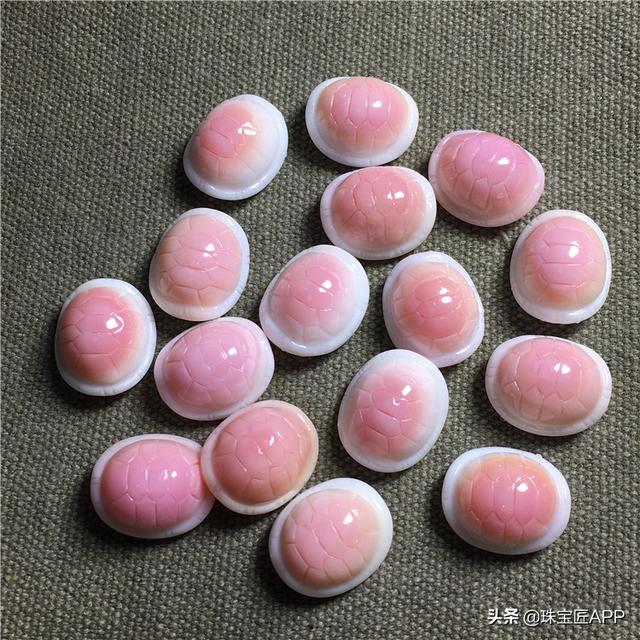 女王贝是什么宝石，贝壳首饰的颜色（珠宝首饰、钟表类目管理规则丨鸿石）