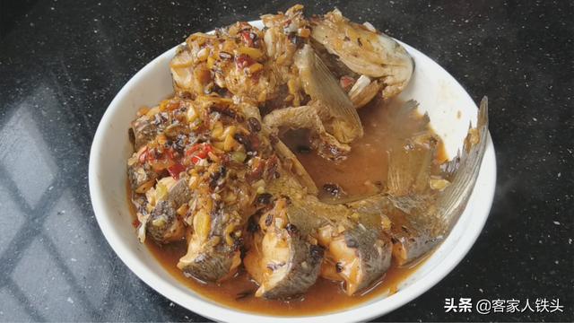 家常焖鱼最简单做法，鹏厨教你做酱焖鱼