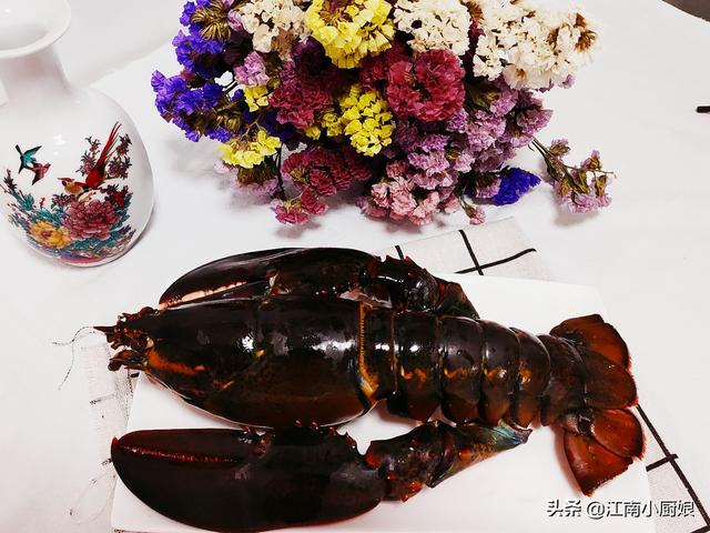 大龙虾蒸多长时间，清蒸波士顿大龙虾蒸多少分钟（小伙1500元买了只龙虾）