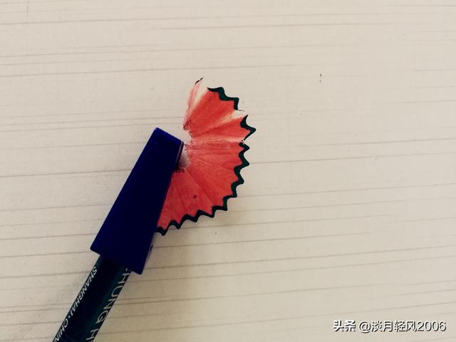 diy手工儿童贴画，带孩子一起用铅笔屑做贴画