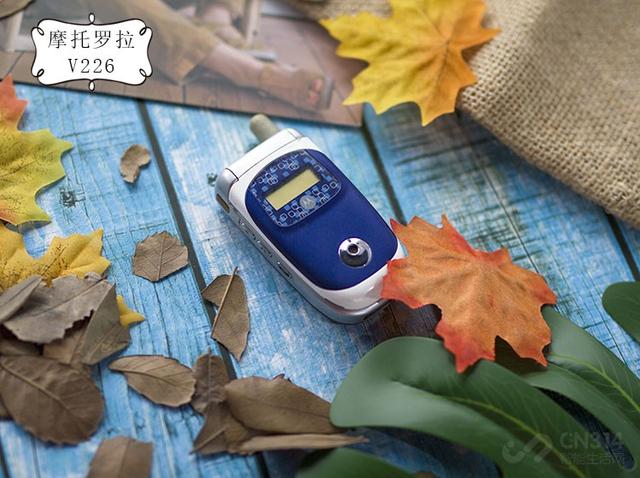 摩托罗拉旋转手机，摩托罗拉v 3翻盖手机（摩托罗拉V系列老机型盘点）