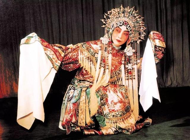 晚清民国书法家主要有，民国初年三大美男