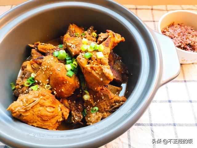排骨米饭的做法，排骨米饭怎么焖好吃（6步搞定排骨焖饭）
