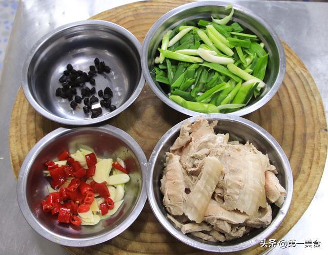 五花肉炒蒜苗正宗做法，蒜苗炒五花肉的家常做法