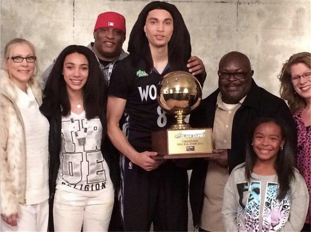 库里是黑人还是白人，nba球员库里个人照（看似是白人实际上却是黑人的NBA球星）