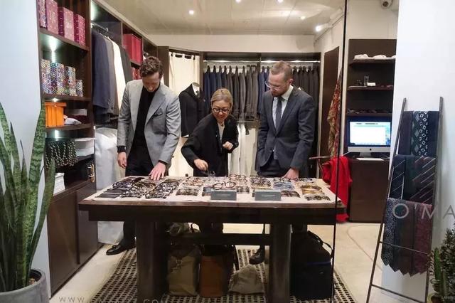 太阳镜怎么挑选，怎么选择适合自己的太阳镜（夏天开车阳光刺眼）