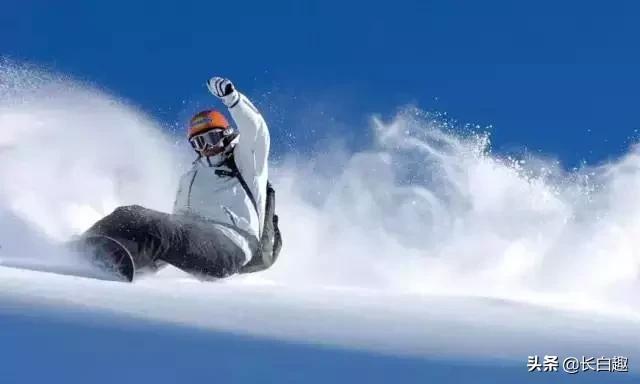 万达长白山滑雪场，长白山滑雪场在哪个地方（长白山万达度假区成国内冰雪赛事集结地）