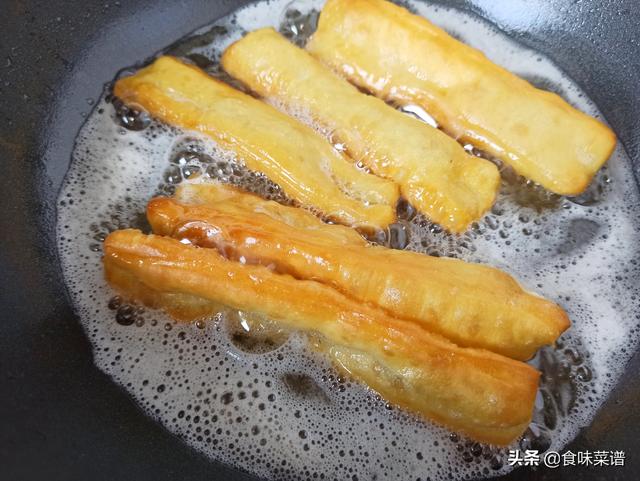 家中最简单炸油条方法，怎样炸油条又脆又酥又好吃简单