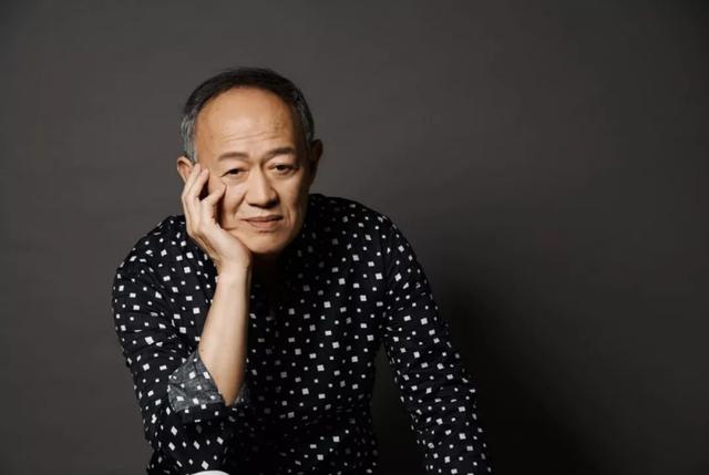 57歲娶了小25歲學生，60歲喜得龍鳳胎，如今70歲為奶粉錢瘋狂拍戲 娛樂八卦吃瓜 第11张