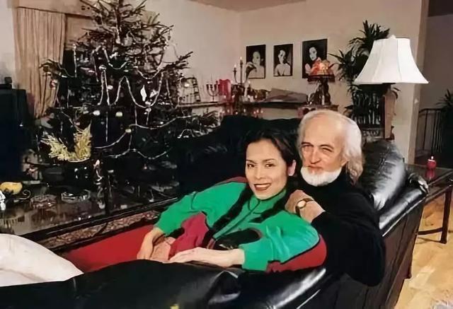 59岁韦唯现身模样大变，韦唯20年情路坎坷