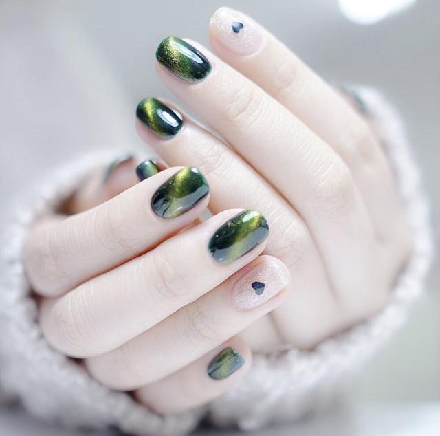 自然的猫眼美甲，超闪的猫眼美甲，美爆了！