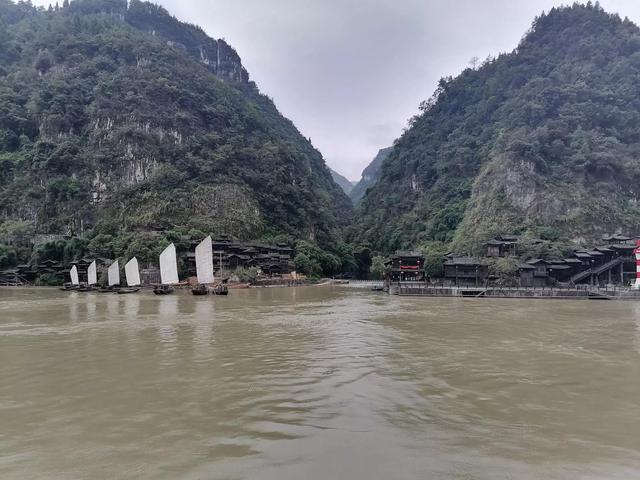 三峡大坝旅游景点，湖北宜昌三峡大坝旅游景点有哪些（领略世界第一坝的水涨船高）