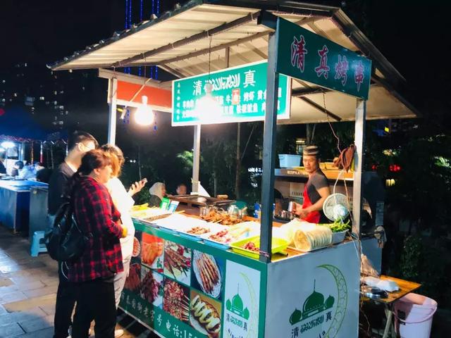 西双版纳江边夜市，西双版纳最火爆的夜市（到西双版纳一定要知道的五件事）