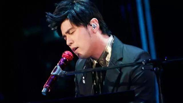 贾玲和岳云鹏的原名，贾玲胖成表情包