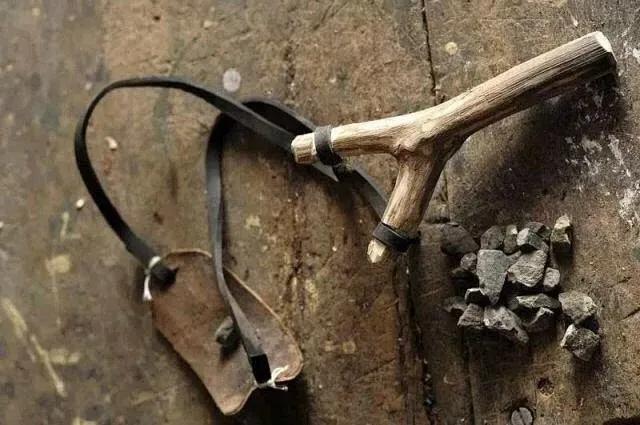 无架弹弓威力最大有多大，现代弹弓到底多厉害