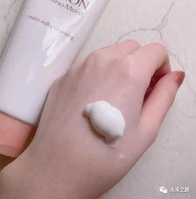 水和乳先用哪个，爽肤水与乳液的正确使用顺序